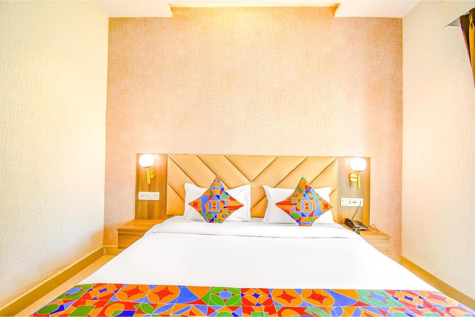 Hotel Fabhotel Lake View Topsia